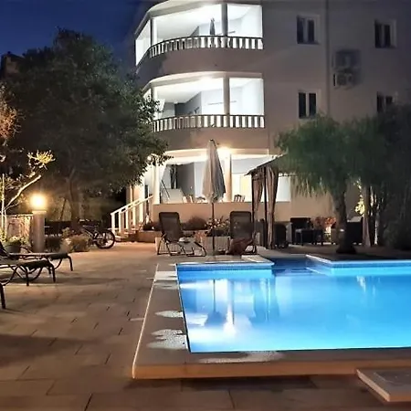 In Rogoznica With Terrace, Air Condition, Wifi, Washing Machine شقة